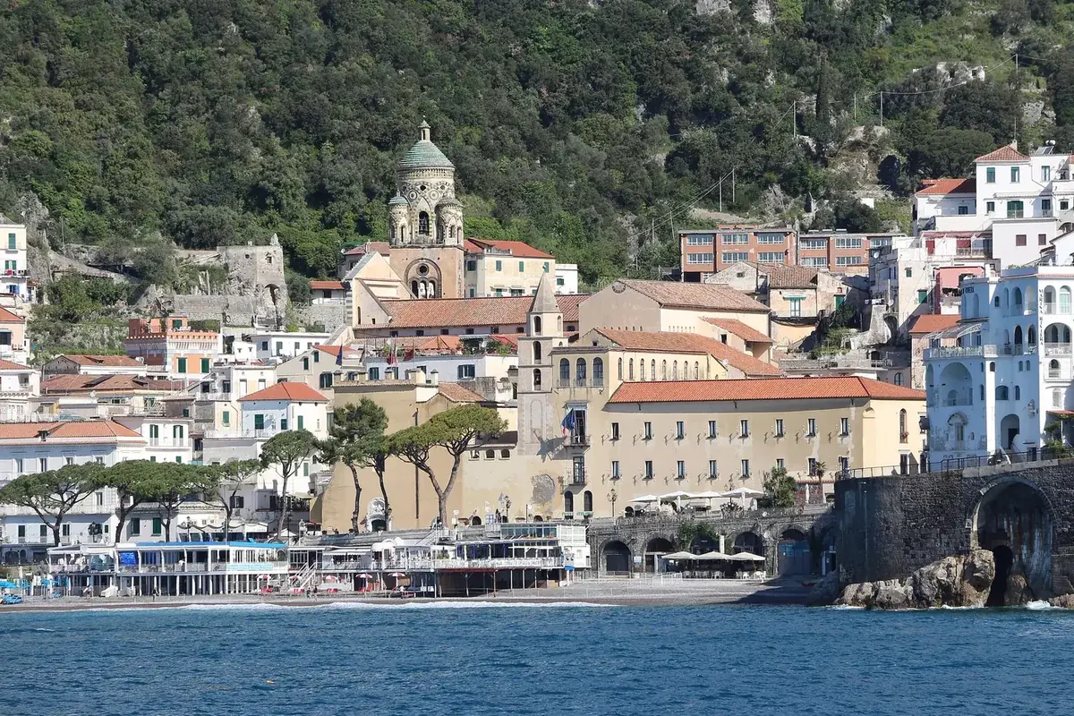 Positano y Amalfi desde Nápoles en autobús, con ferry entre los dos