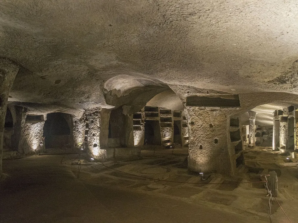 Sotto la Sanità: le Catacombe di San Gennaro