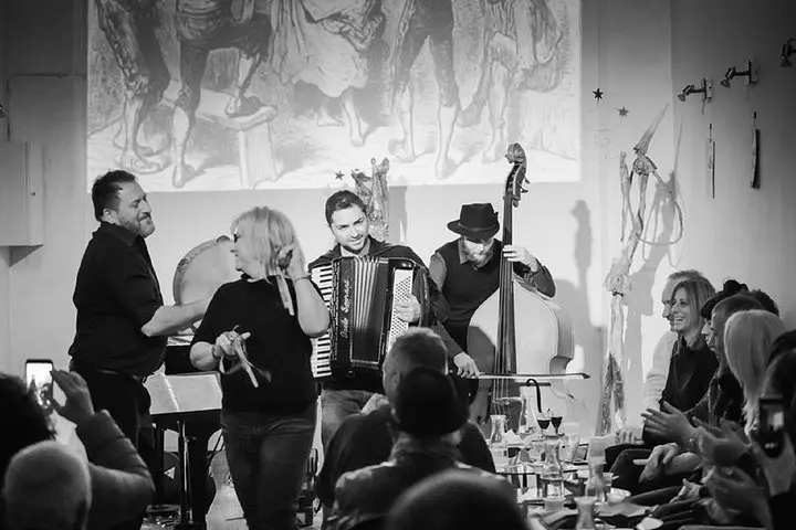Napulitanata: tarantella e classici a voce nuda