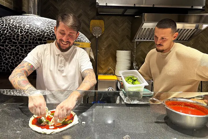 Margherita o marinara: corso di pizza in una pizzeria del centro