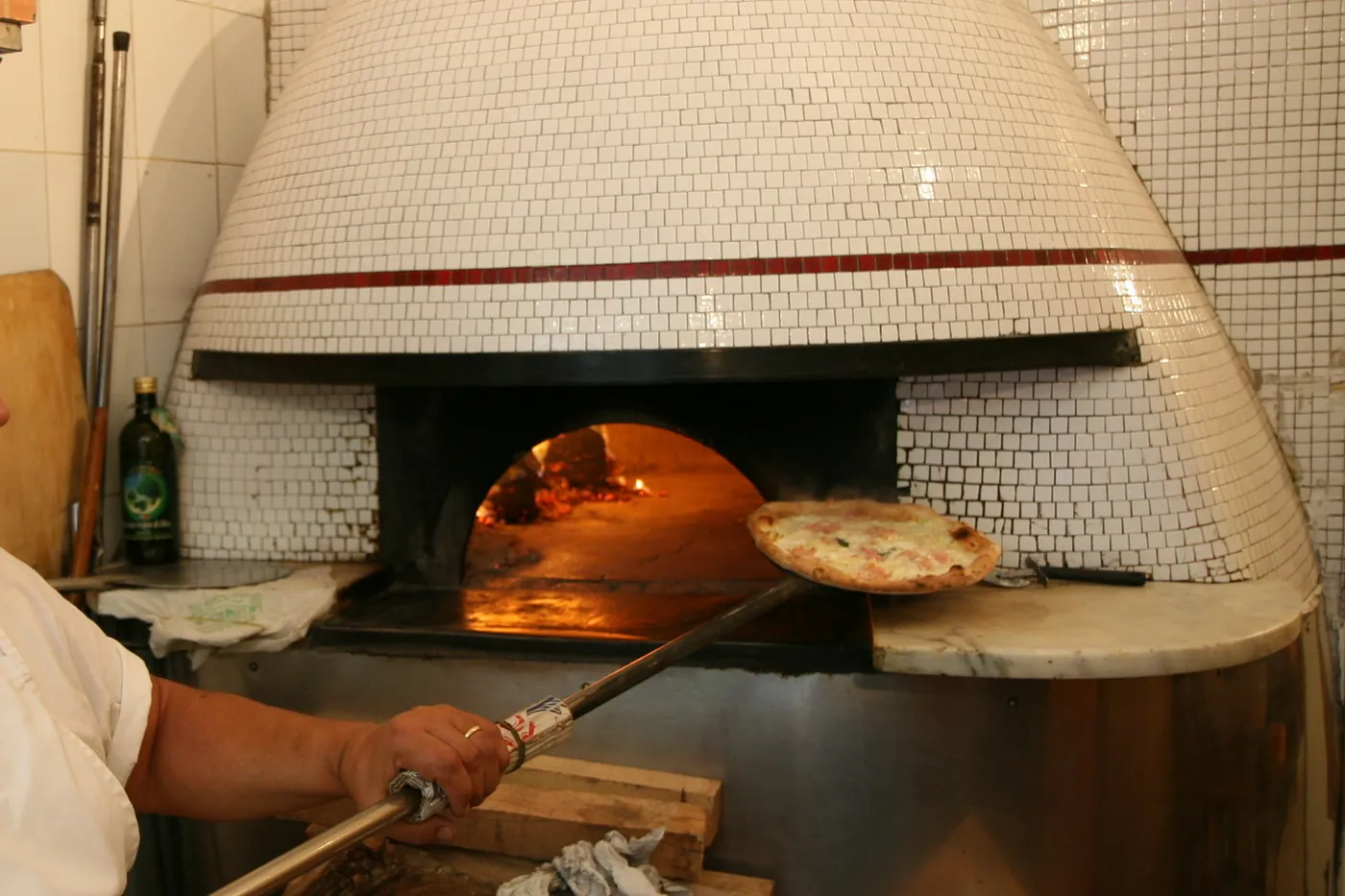 Clase de pizza napolitana desde cero en Nápoles, con tiramisú