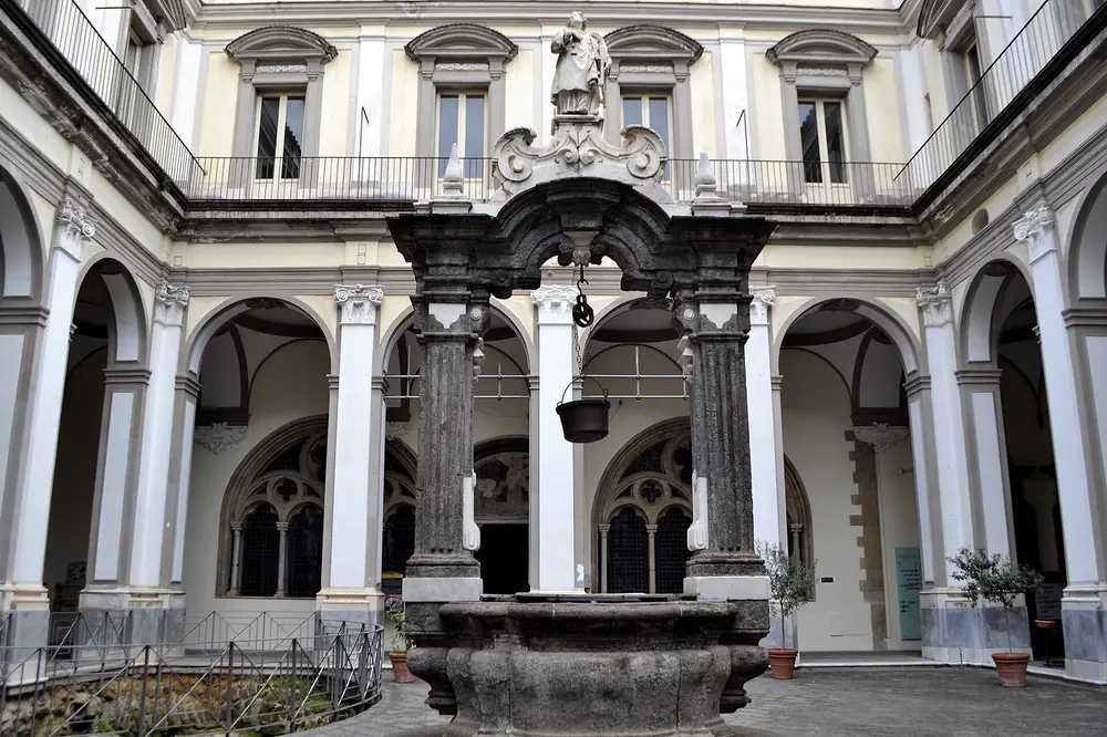 Origini, culti e leggende del centro storico con un archeologo