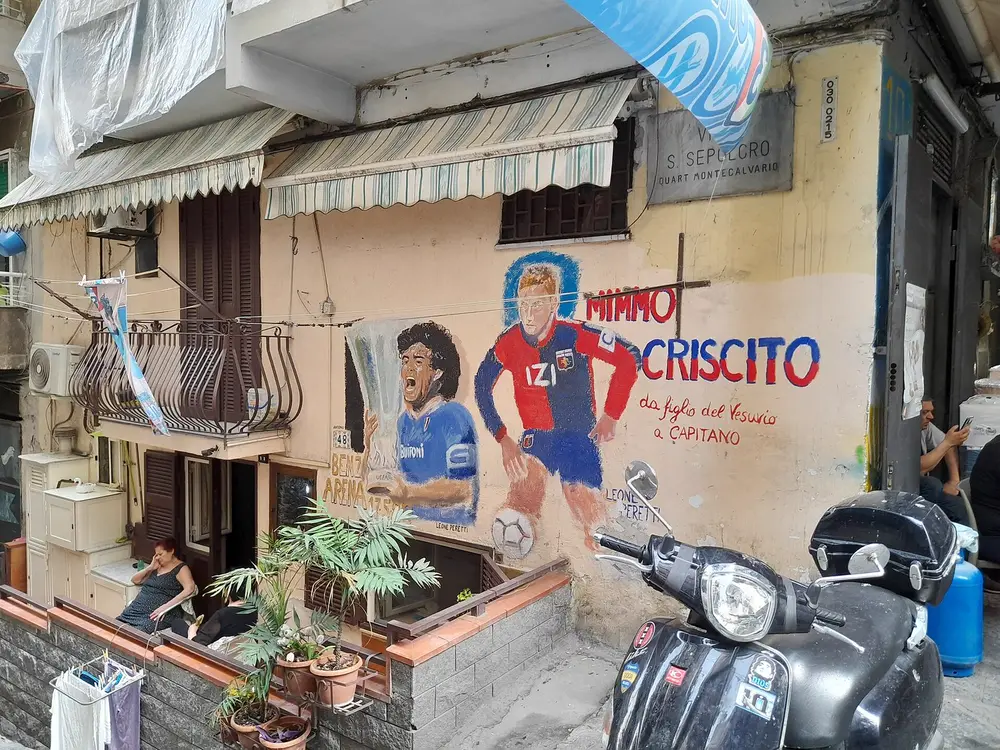 Quartieri Spagnoli: murales, mercato e un assaggio