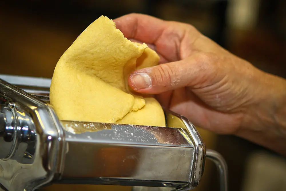Ravioli e fettuccine a mano, due sughi e un tiramisù
