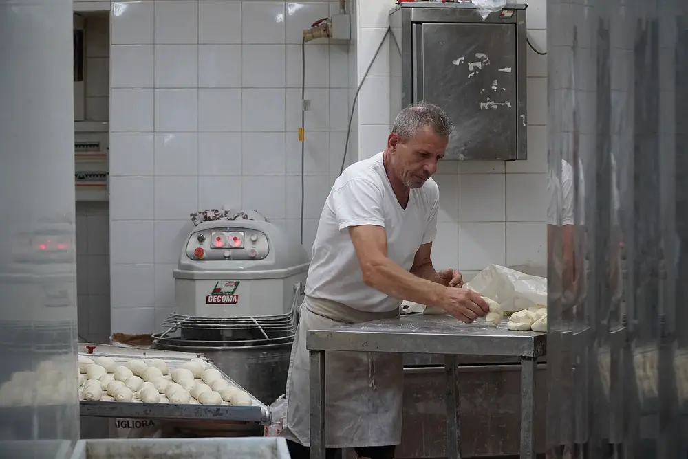 Pizza napoletana da zero, con il tiramisù per finire