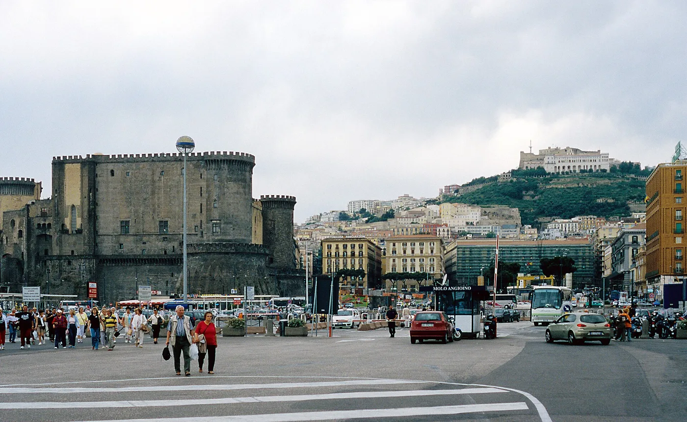 Dal Maschio Angioino ai Decumani, con la Napoli romana di San Lorenzo