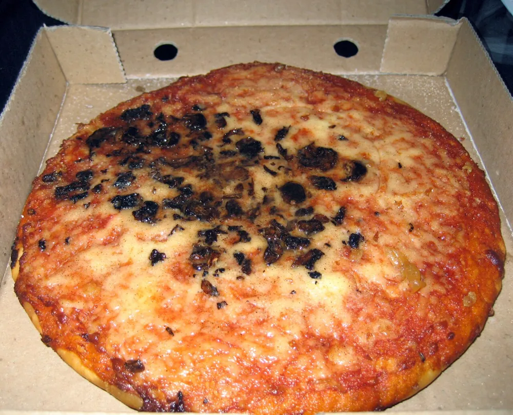 Naples food and sightseeing walking tour in 2.5 hours