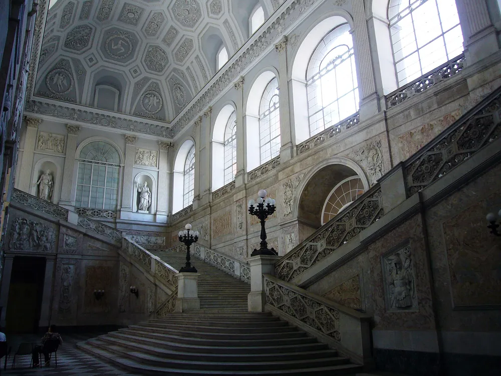 Palazzo Reale e il borgo di Santa Lucia, in piccolo gruppo