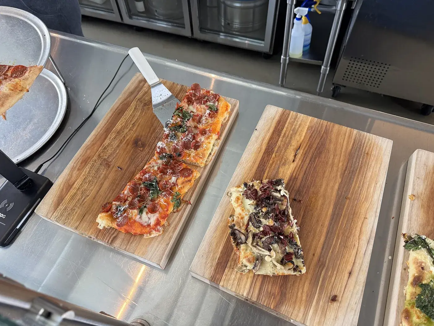 Home-style Neapolitan pizza and tiramisù class in Naples