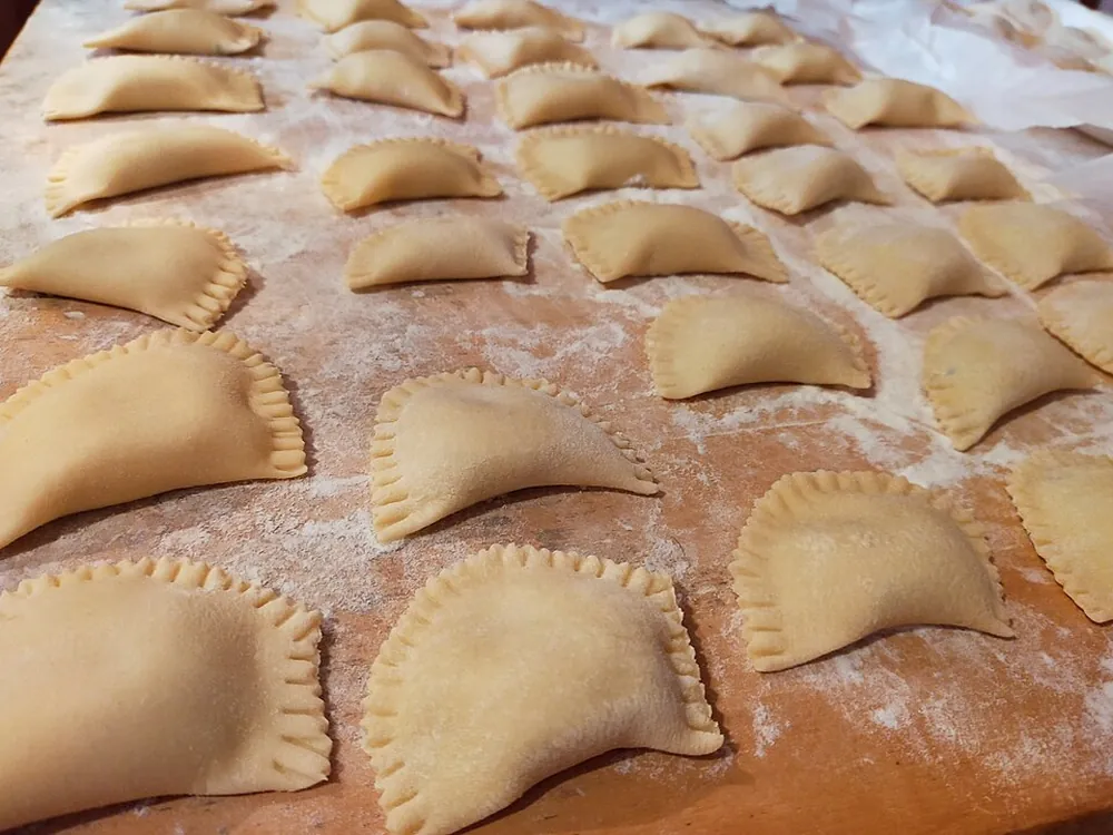 Ravioli e fettuccine a mano, due sughi e un tiramisù